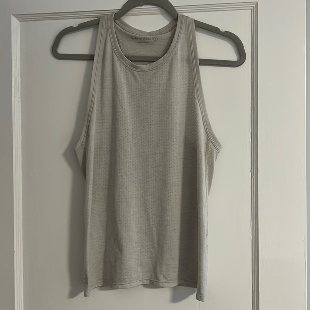 Outdoor voices size l tank